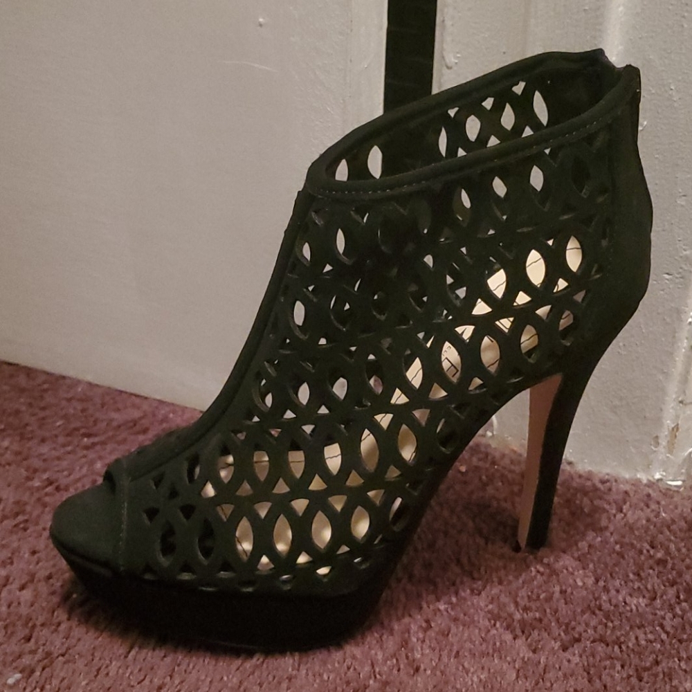 Shoes - Picture 1 of 3